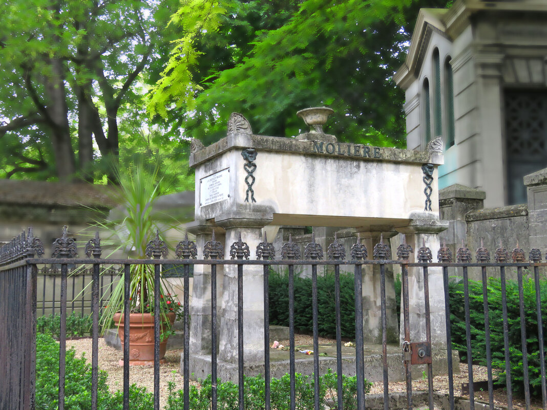 Могила Мольера (1622-1673) на кладбище Пер-Лашез - ИРЭН@ .