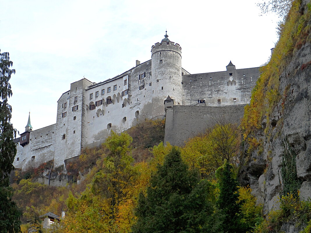 Крепость Хоэнзальцбург, расположенная в австрийском Зальцбурге. - Галина 