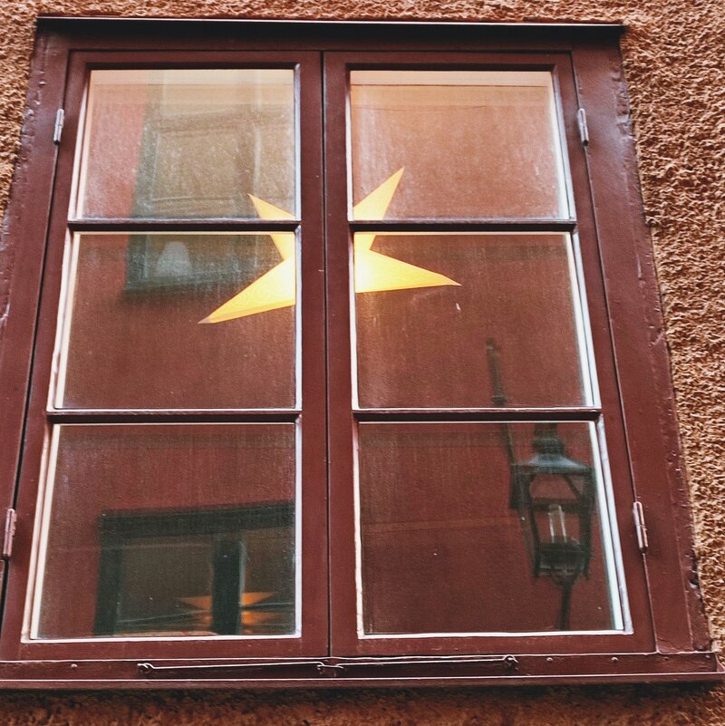 Рождественские звезды горят почти в каждом окне в Швеции - wea *