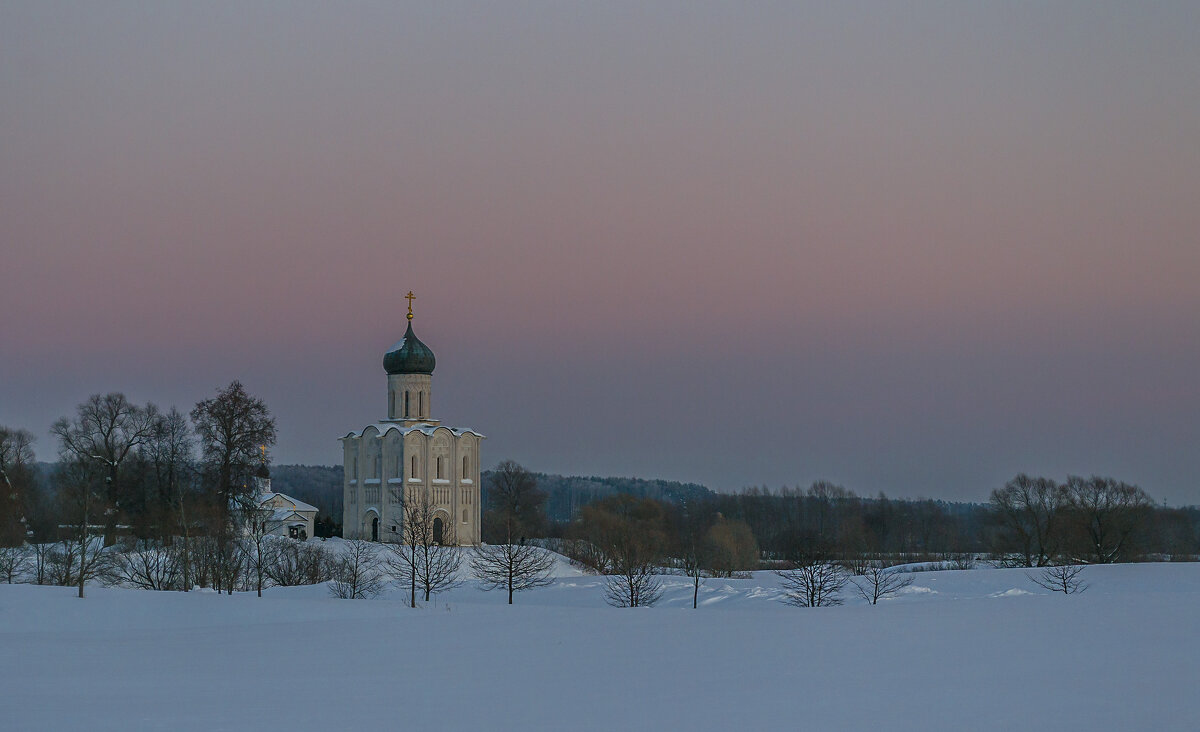 Зимним вечером у храма Покрова-на-Нерли - Сергей Цветков