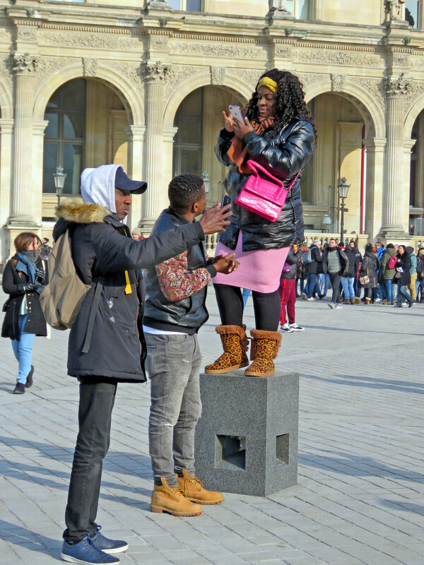 туристы в Париже - ИРЭН@ .