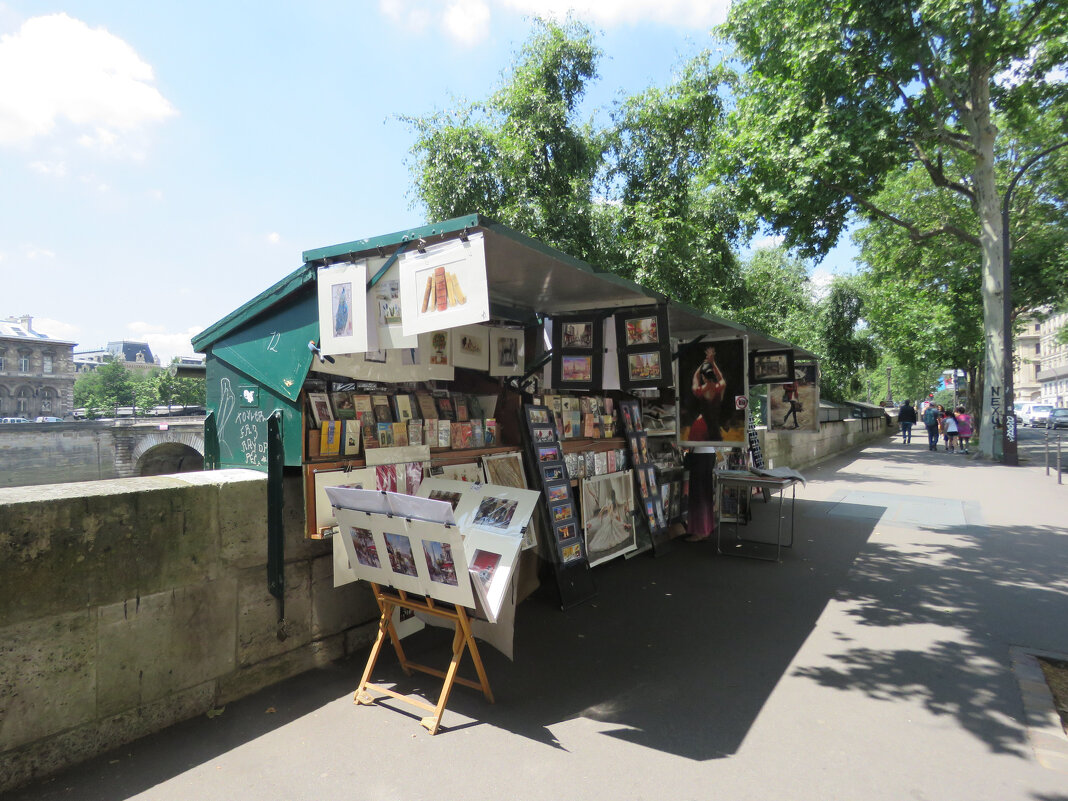 Книжные ящики на набережной - ИРЭН@ .