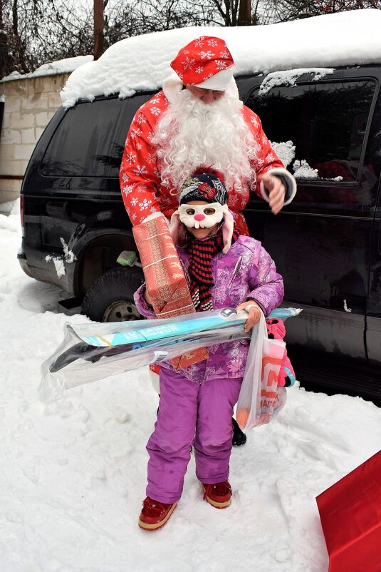 - И как Дед Мороз узнал, что мне лыжи нужны? - - Татьяна Помогалова