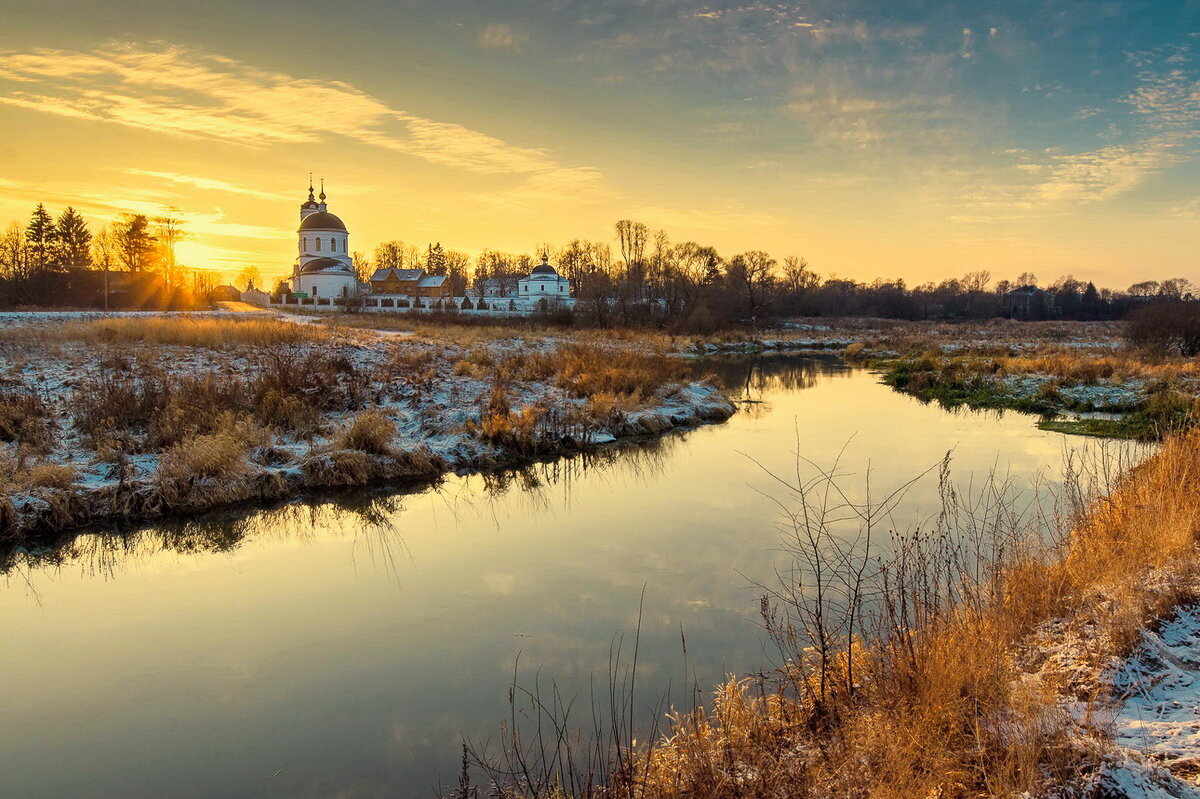 Монастырь над рекой... - Эдуард Кокозов