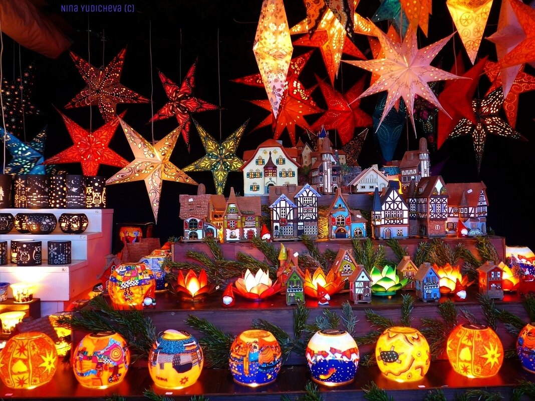 Подсвечники и лампы на рождественском базаре - Nina Yudicheva