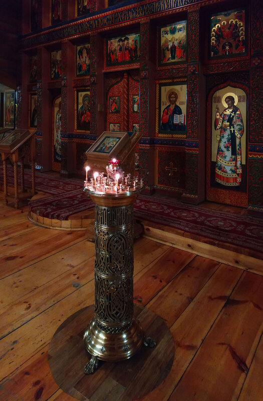 В храме - Андрей Лукьянов