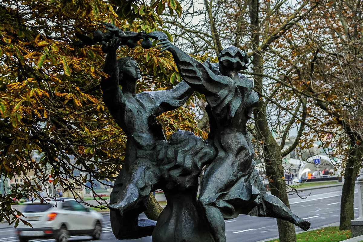 Скульптура "Дажынкі" (Времена года). МИНСК, - Nonna 