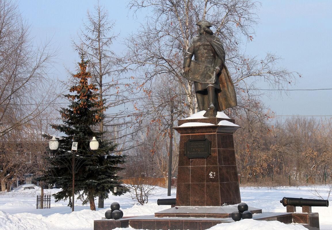 Памятник В.Н. Татищеву в Перми. - Евгений Шафер