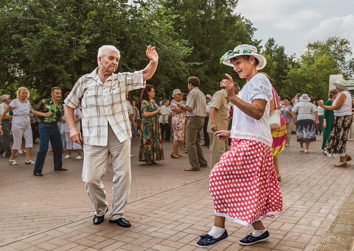 Танцы в сквере - SanSan 