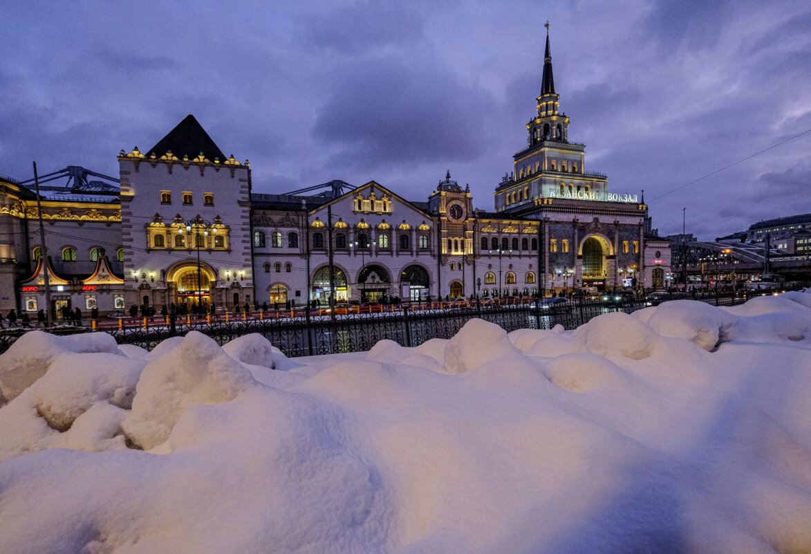 Казанский вокзал за снегом - Георгий А