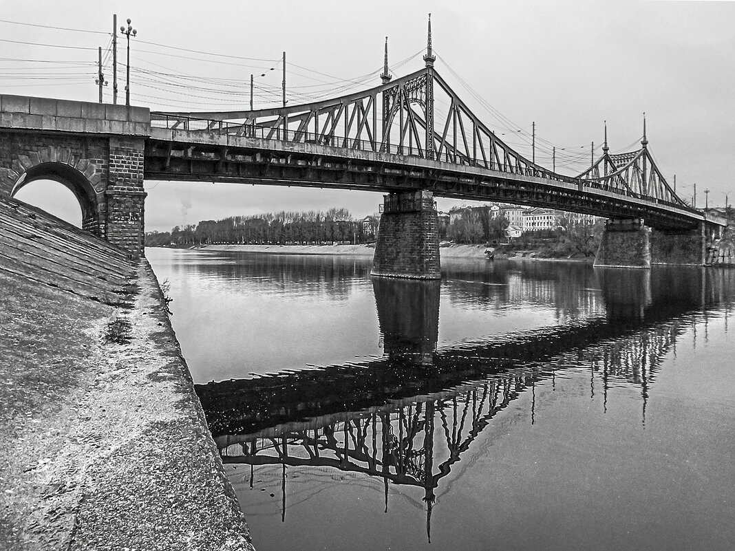 Взглянуть на Старый Волжский мост - Eugene *