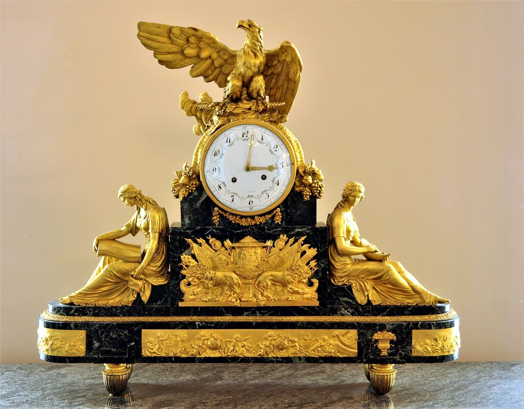 Каминные часы с аллегориями в петербургском Эрмитаже. - Валерий Новиков