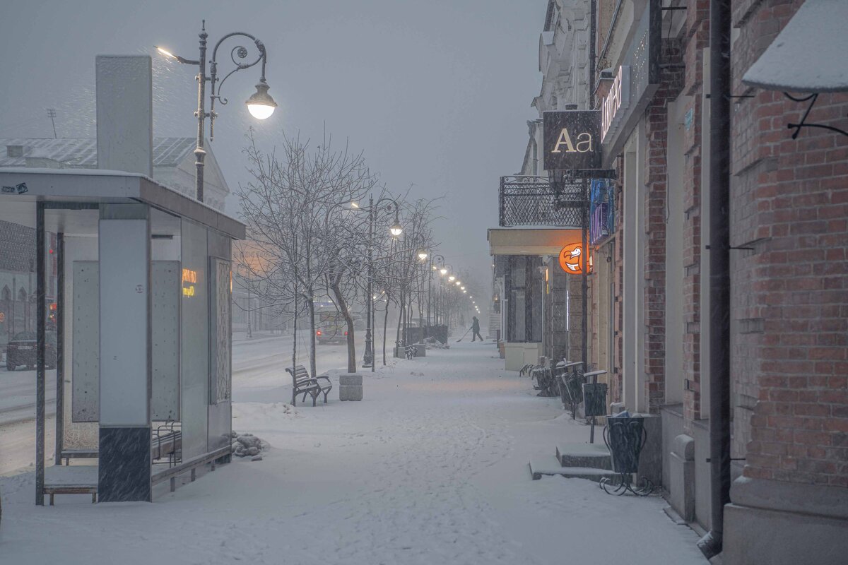 Утренний снегопад на Петровской - Константин Бобинский