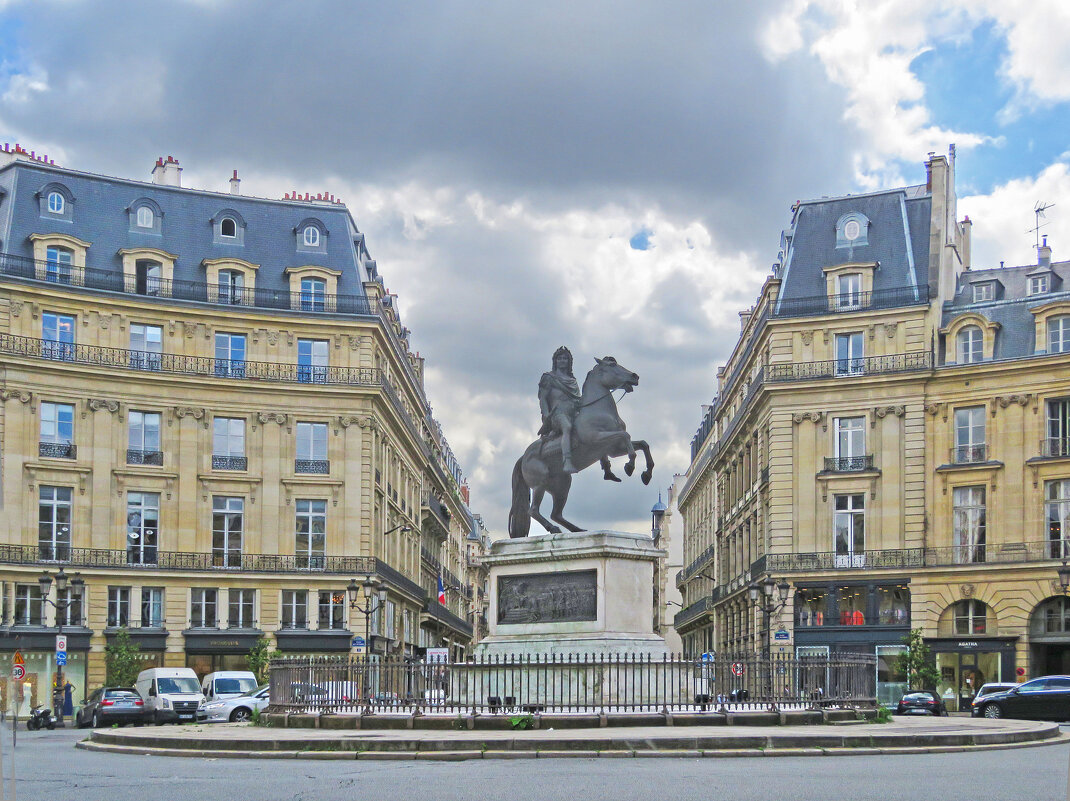 Конная статуя Людовика XIV На площади Победы. - ИРЭН@ .