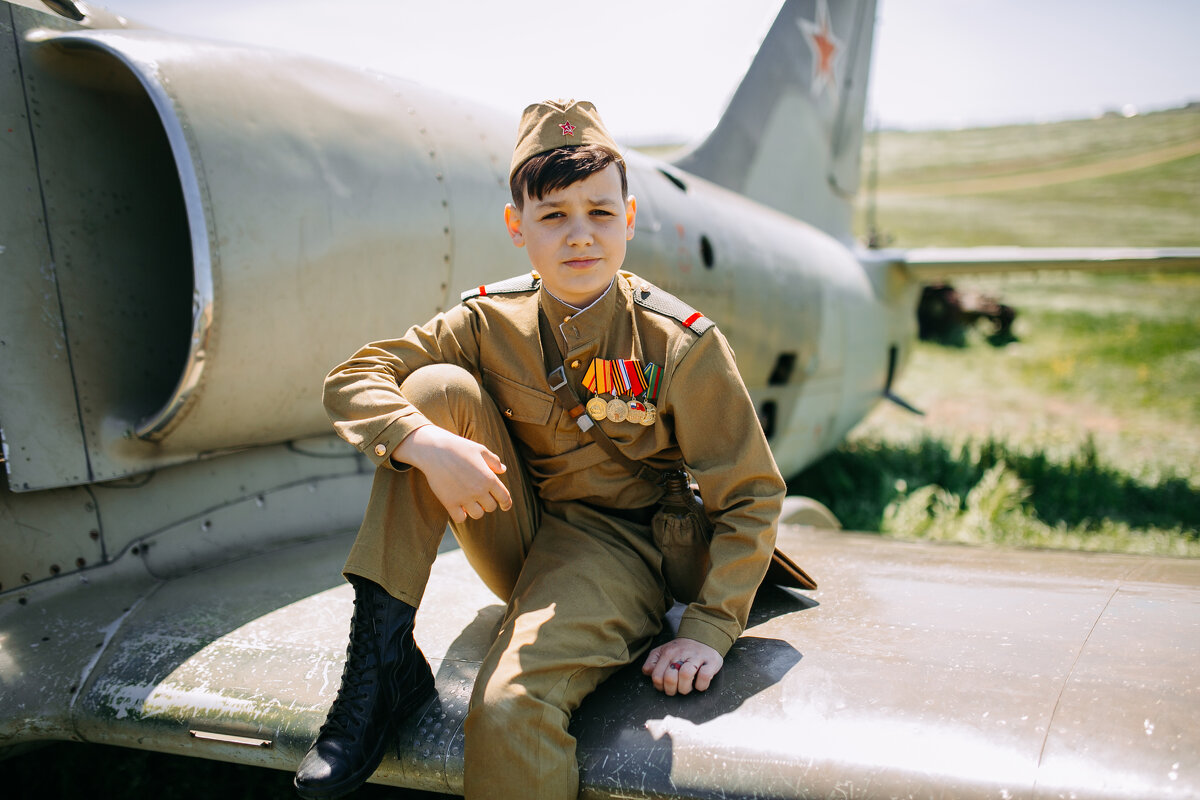 Мальчик в форме ВОВ. 9 Мая - Евгений Николаев