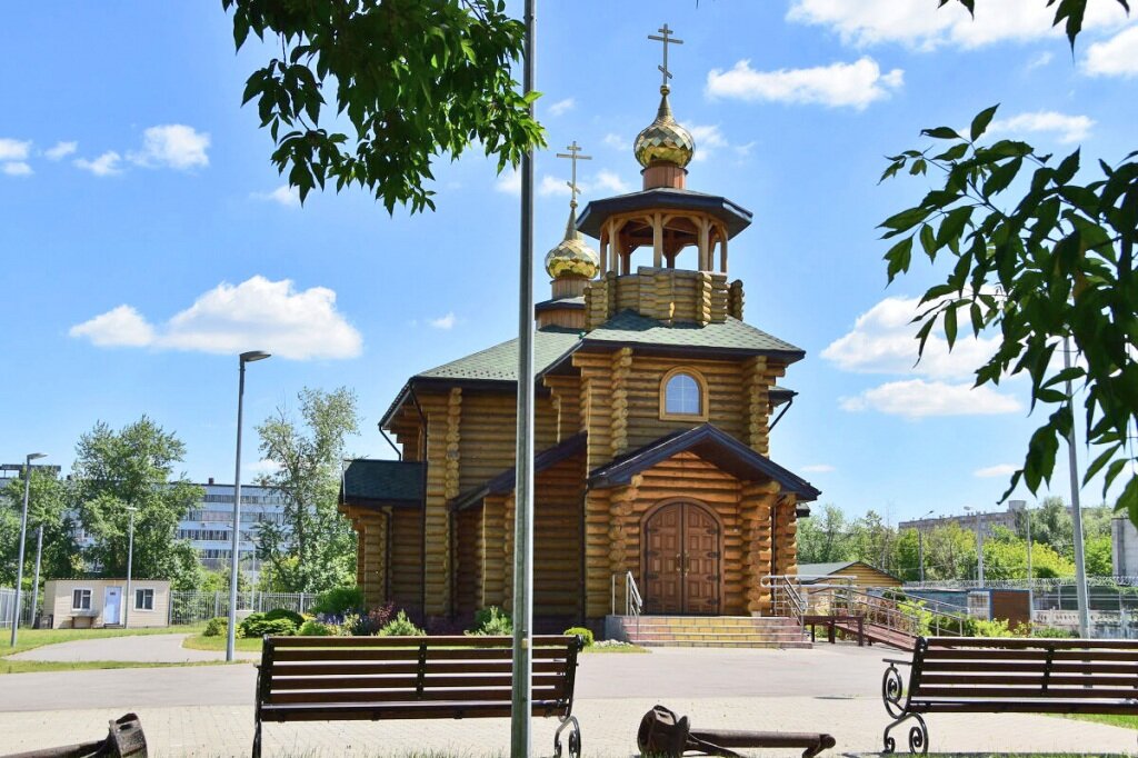 Церковь Феодора Ушакова в Нагорном в Москве. Вид с западной стороны. - Александр Качалин