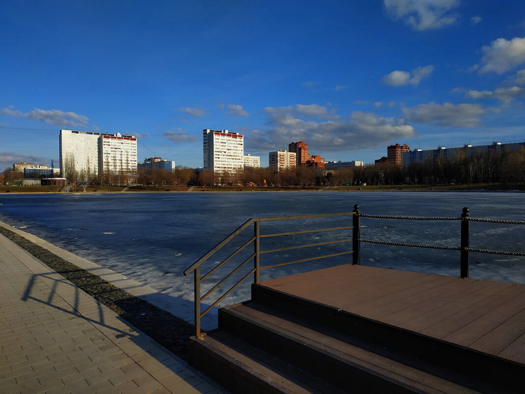 Городской пейзаж в марте - Андрей Лукьянов