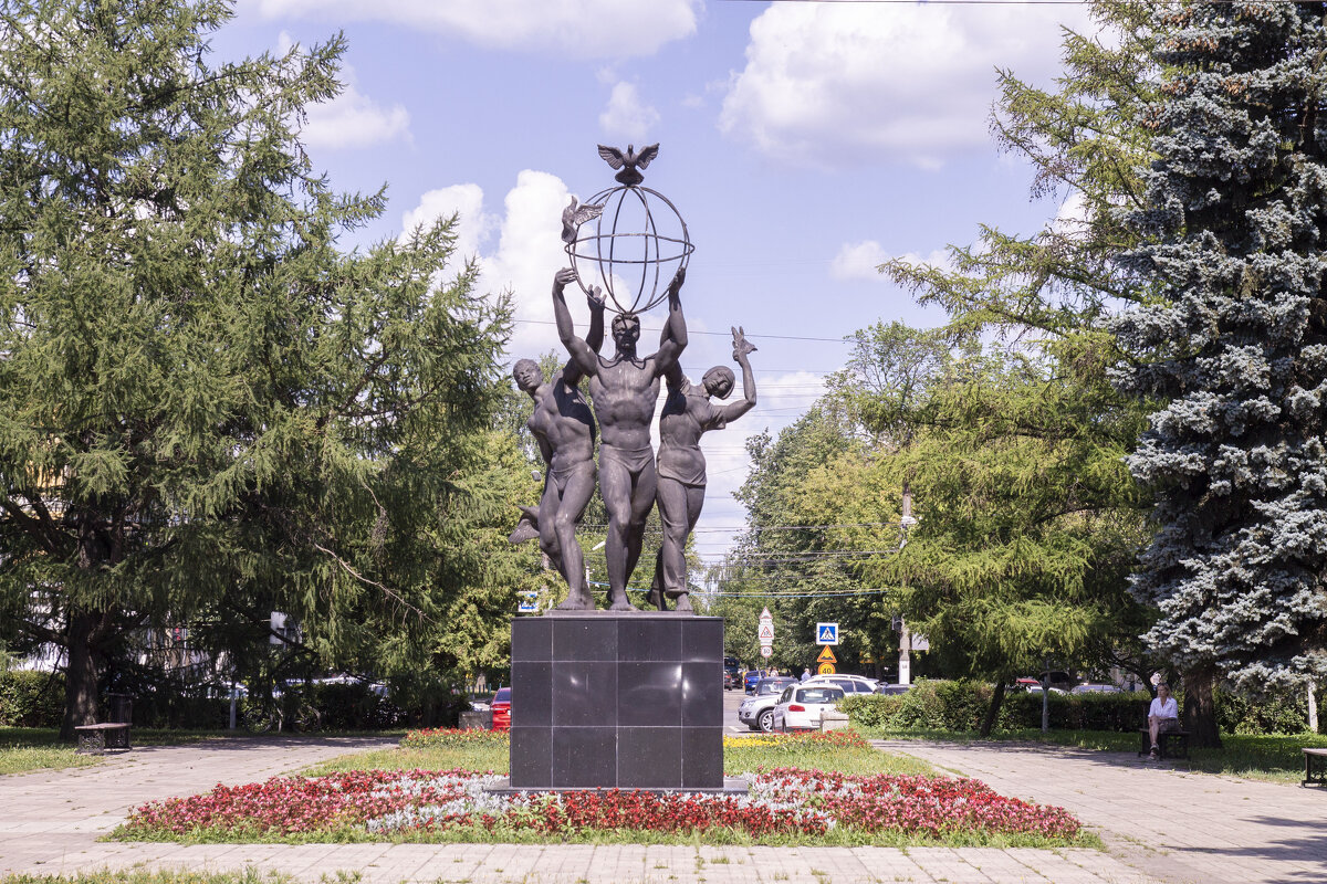 ПАМЯТНИК ДРУЖБА НАРОДОВ В ТВЕРИ - Сергей Поникаров