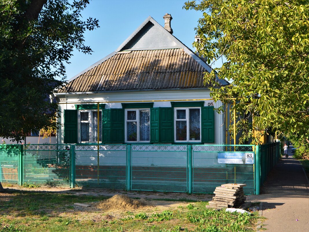 Приморско-Ахтарск. Дом по ул. Будённого 83. - Пётр Чернега