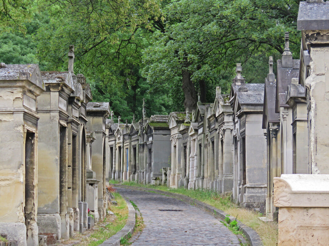 Улицы кладбища Пер-Лашез в Париже. - ИРЭН@ .