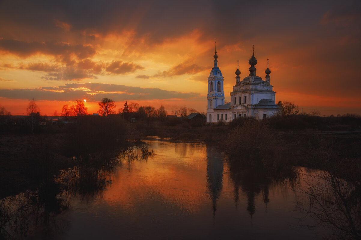 Весенний закат. Церковь Рождества Богородицы в Савинском - Дмитрий Шишкин