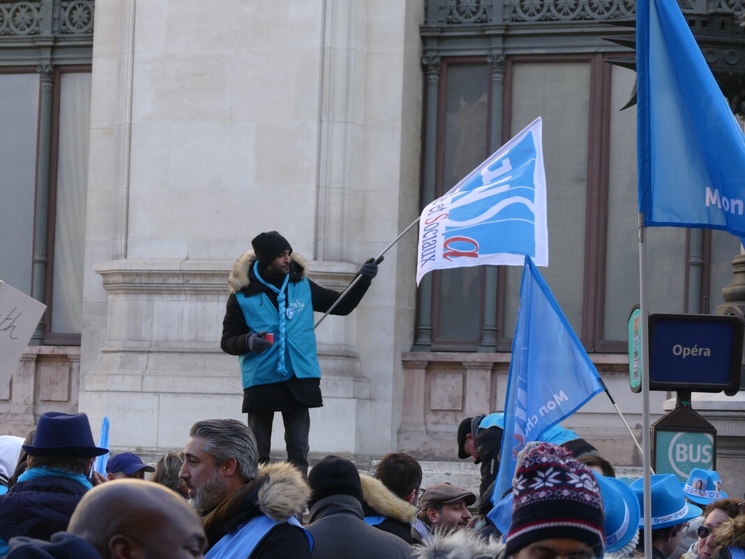 Протесты в Париже - Владимир Манкер