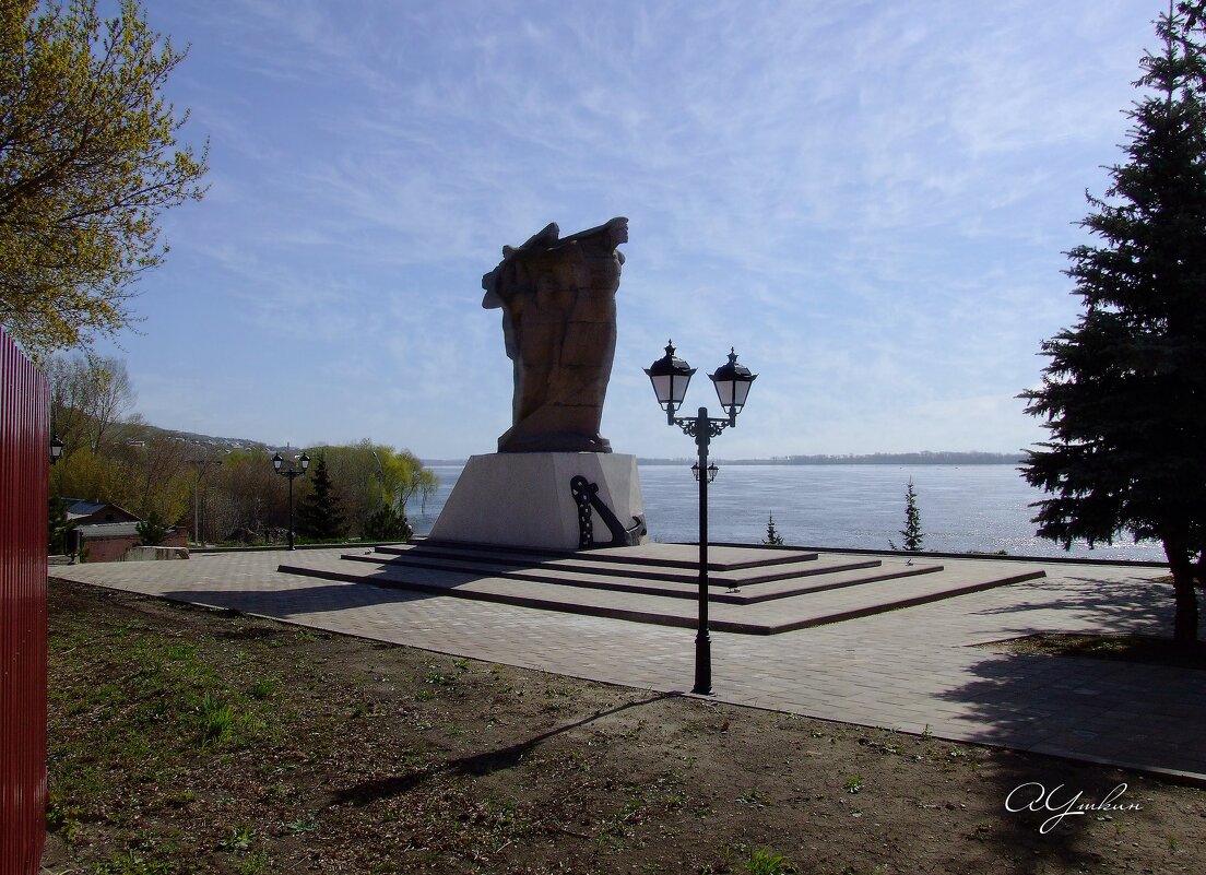 Памятник морякам Красной флотилии на Волге. - Анатолий Уткин