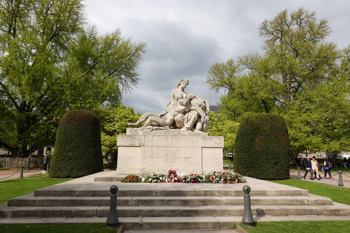 - Памятник жертвам войны на Площади республики (Страсбург) - Galina Dzubina