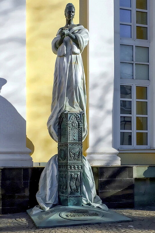Памятник Галине Вишневской в Москве. - Ольга Довженко