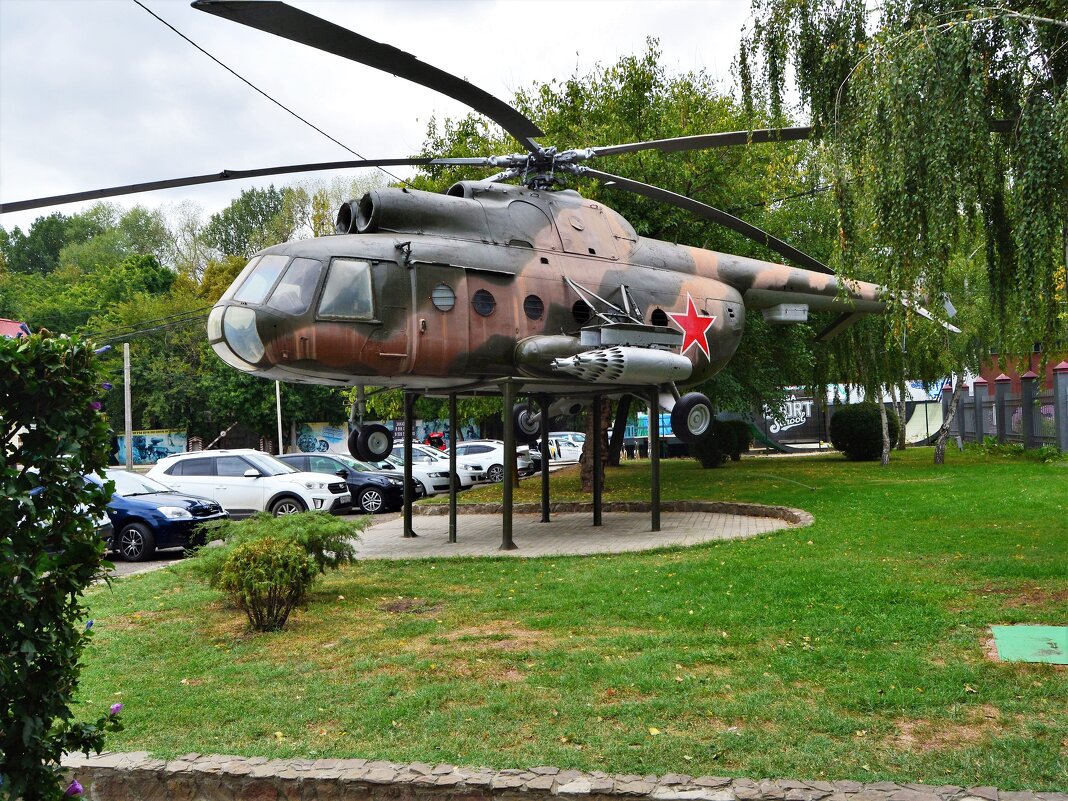 Краснодар. Вертолёт Ми - 8 на площадке музея Боевой славы. - Пётр Чернега