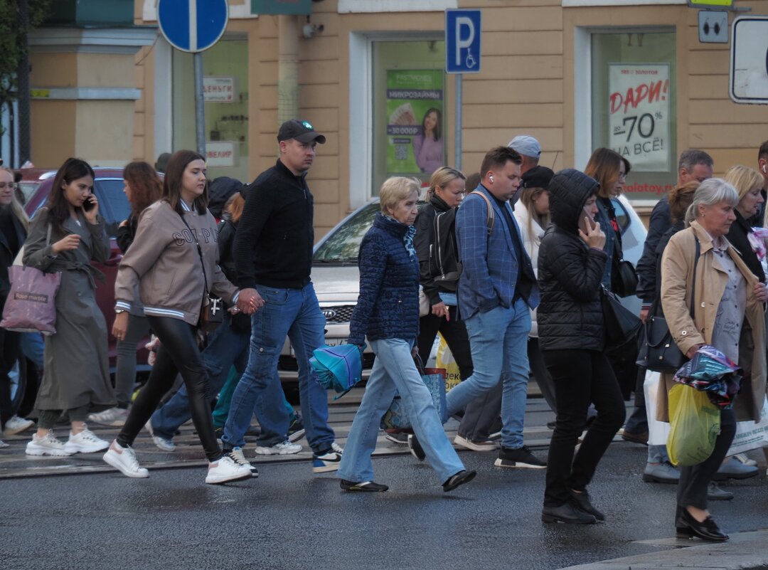 Переходя улицу - Магомед .