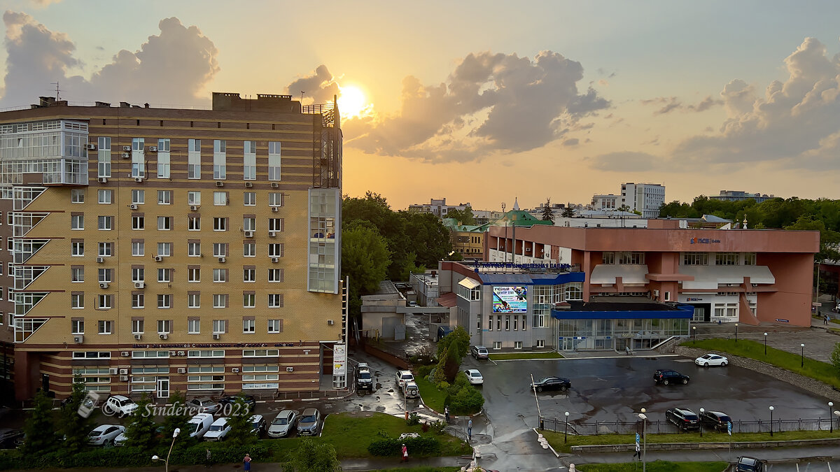 Закат в городе - Александр Синдерёв