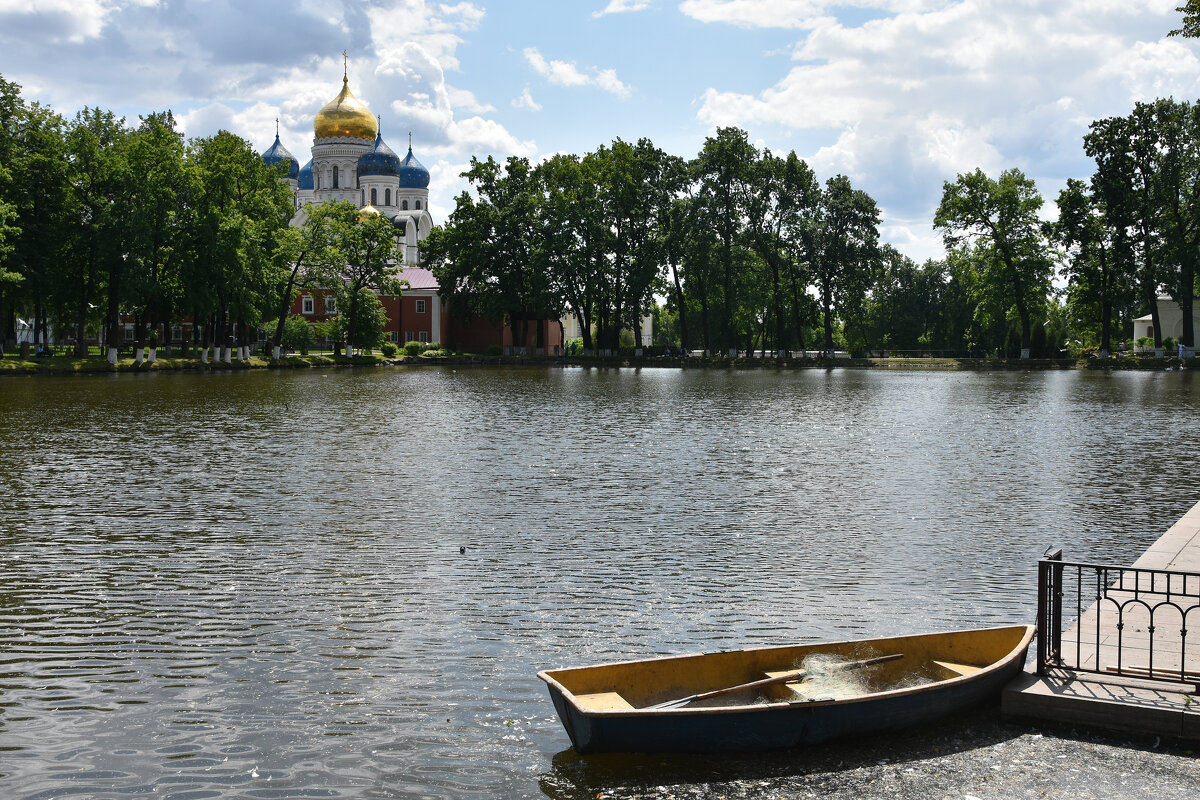 Московская область. г. Дзержинский. На территории Николо-Угрешского монастыря. - Наташа *****