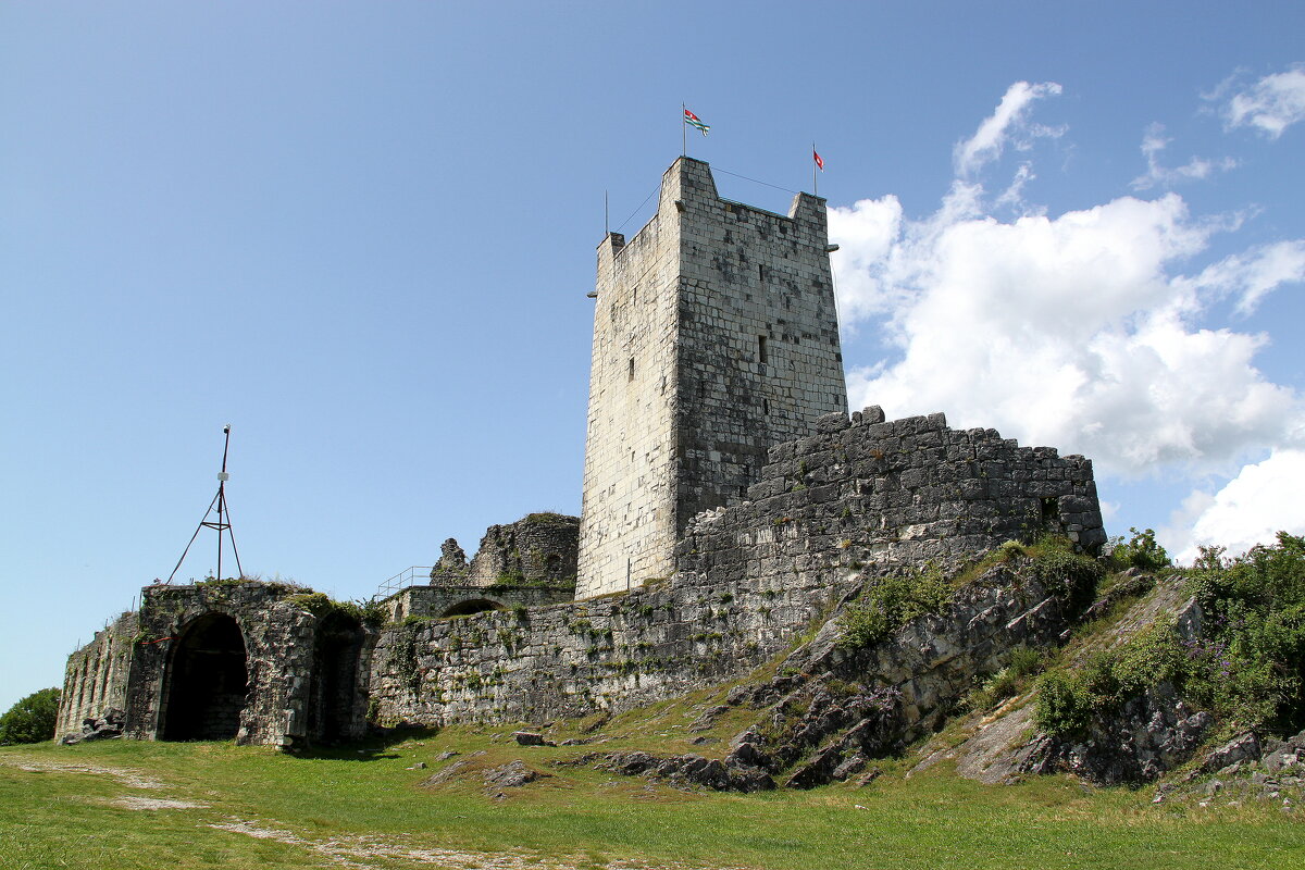 Крепость Анакопия: главная Восточная башня - Елена Даньшина