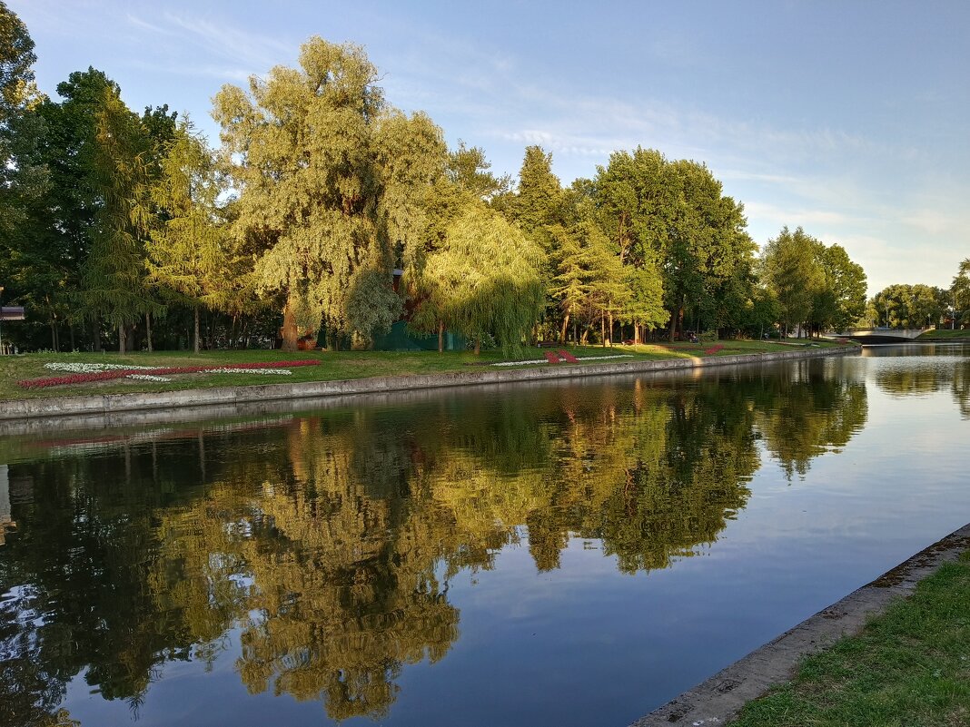 На вечерней зорьке по каналу - Мария Васильева