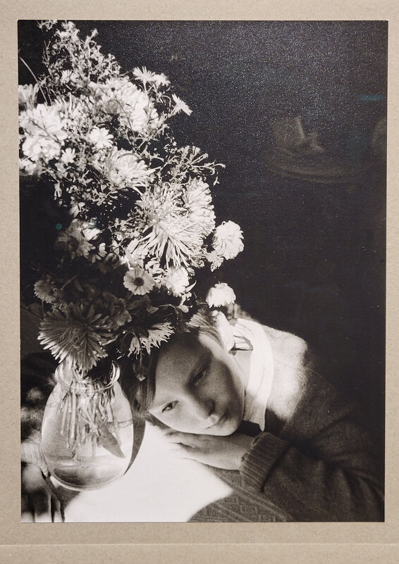 "Полевые цветы" (Портрет дочери) 1937 г. - Татьяна 