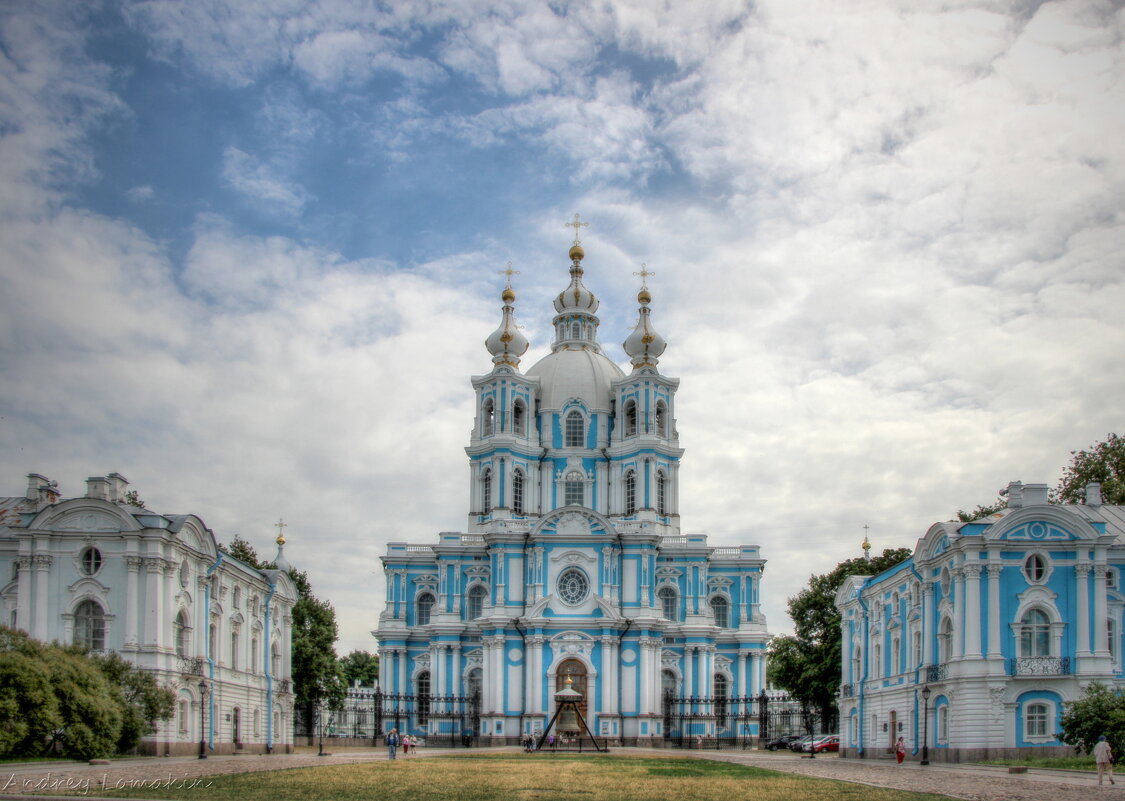 Смольный монастырь в Санкт Петербурге купола