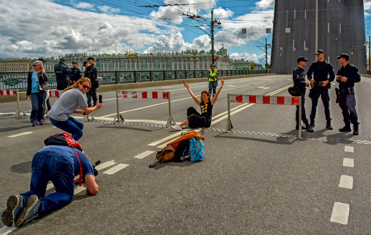 Когда  разводят   мосты  в  Петербурге. - Владимир Иванов ( Vlad   Petrov)