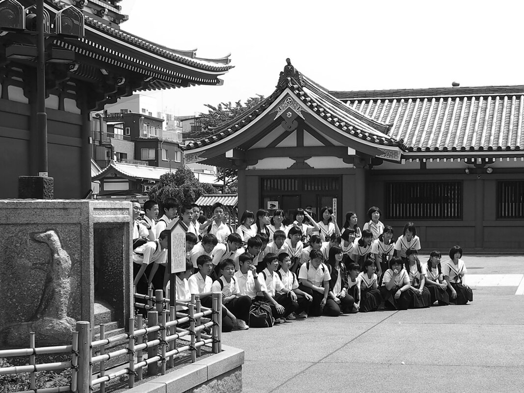 На экскурсии в храме Токио Япония - wea *