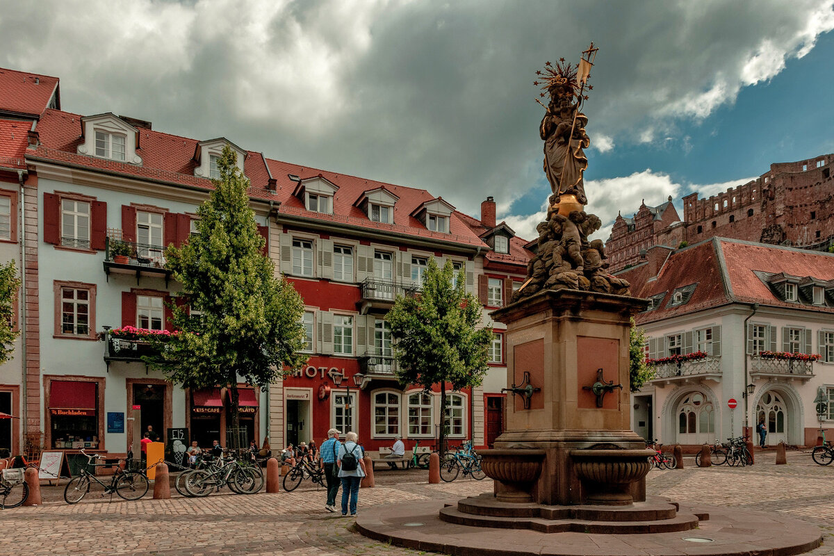 Корнмаркт со статуей Мадонны/Heidelberg, Germany/ - Bo Nik