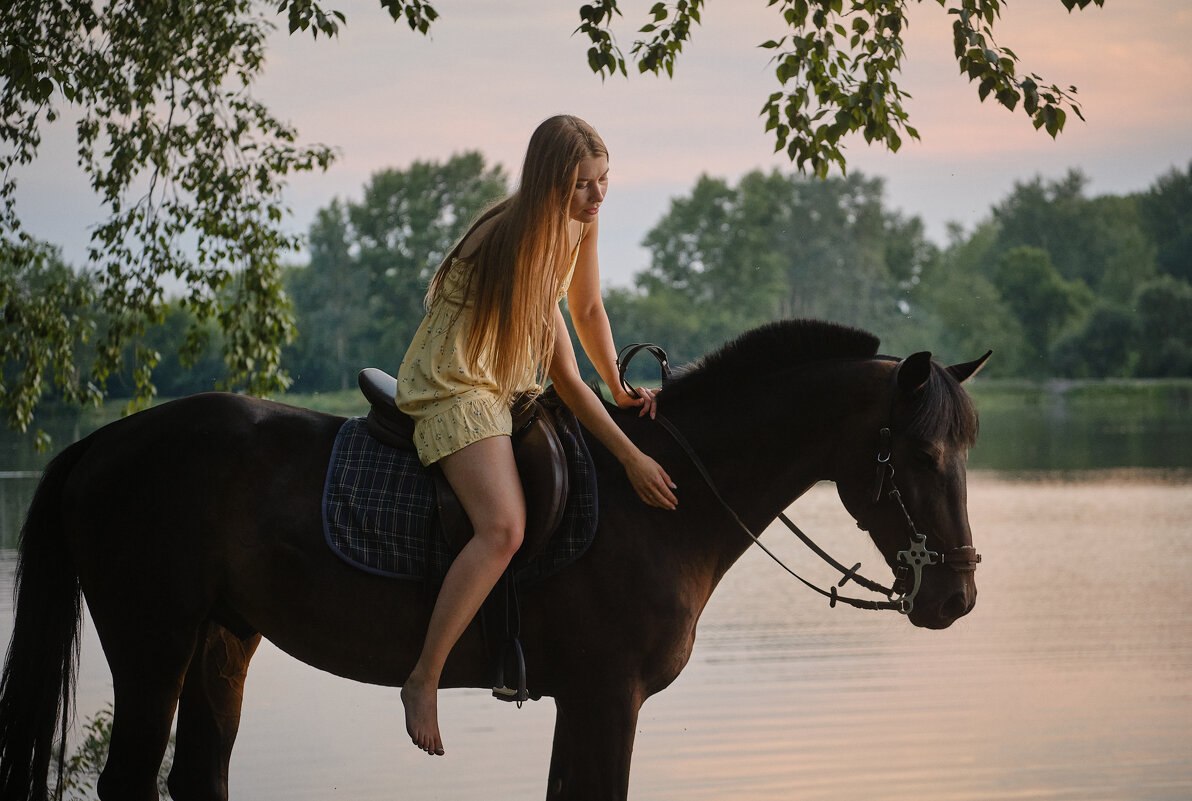 Девушка на лошади. - Александр Ломов