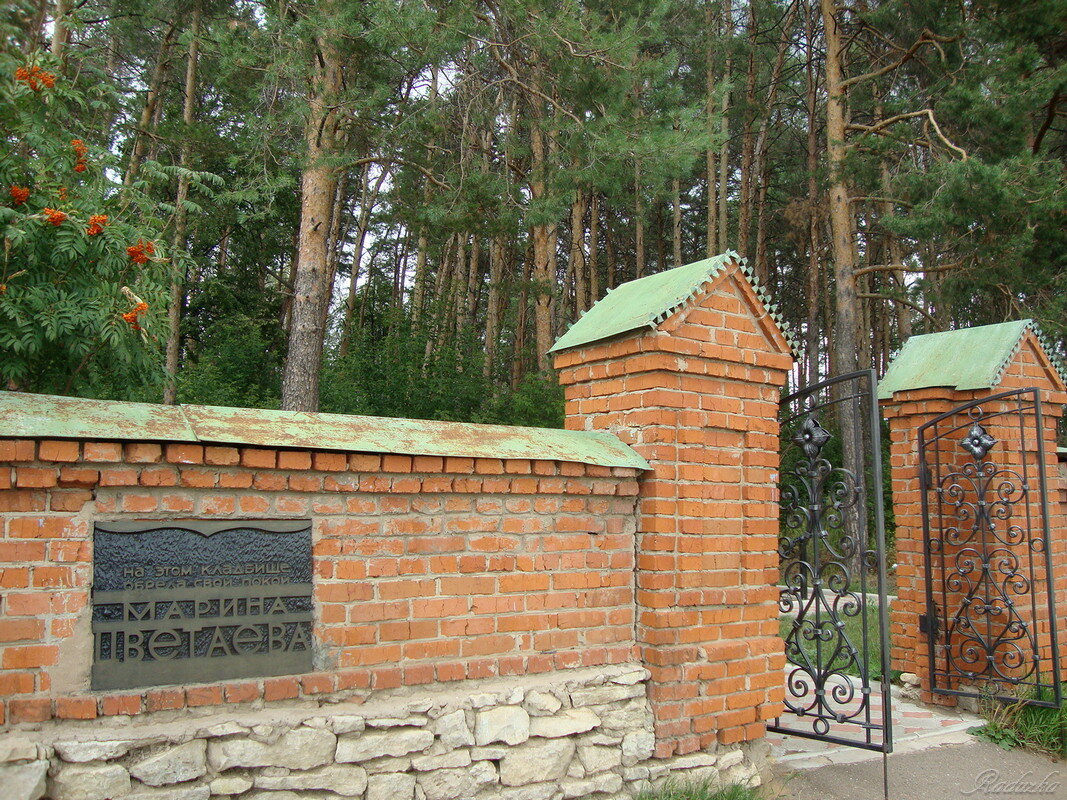 На Петропавловском кладбище - Raduzka (Надежда Веркина)