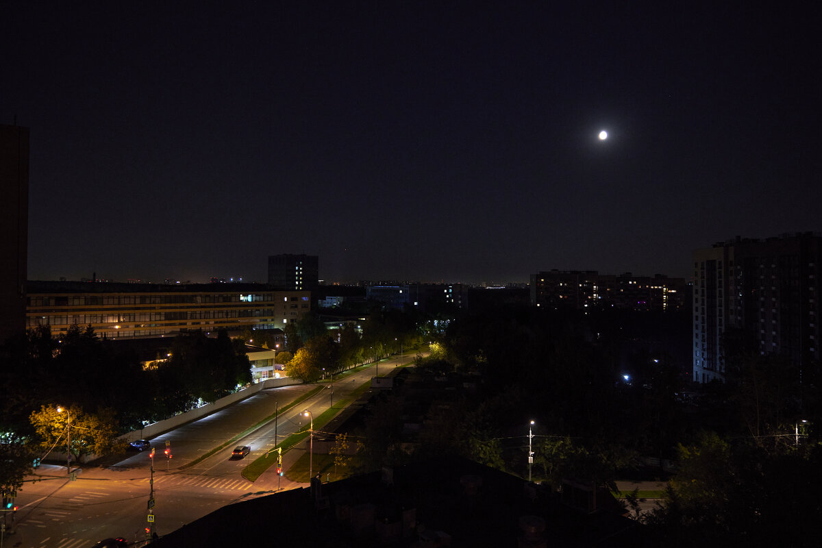 Москва. Полночная луна над городом - Минихан Сафин