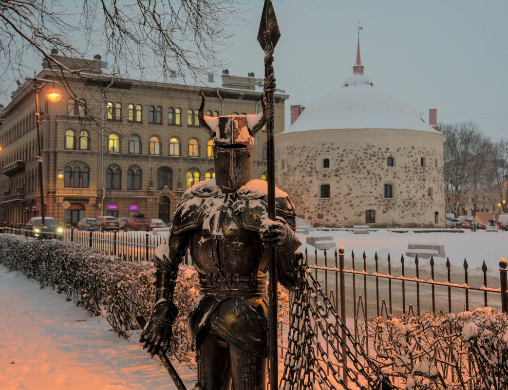 Статуя рыцаря в Выборге - Владимир Кузнецов