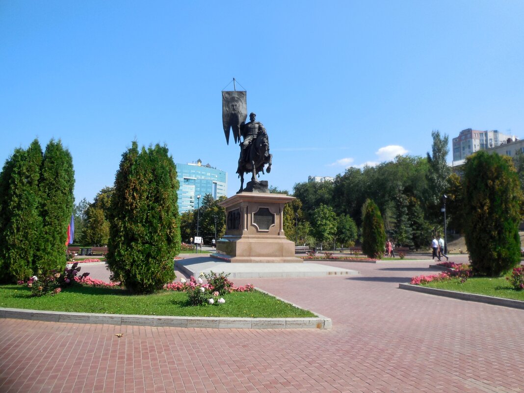 Набережная Самары. Памятник князю Григорию Осиповичу Засекину - Надежда 