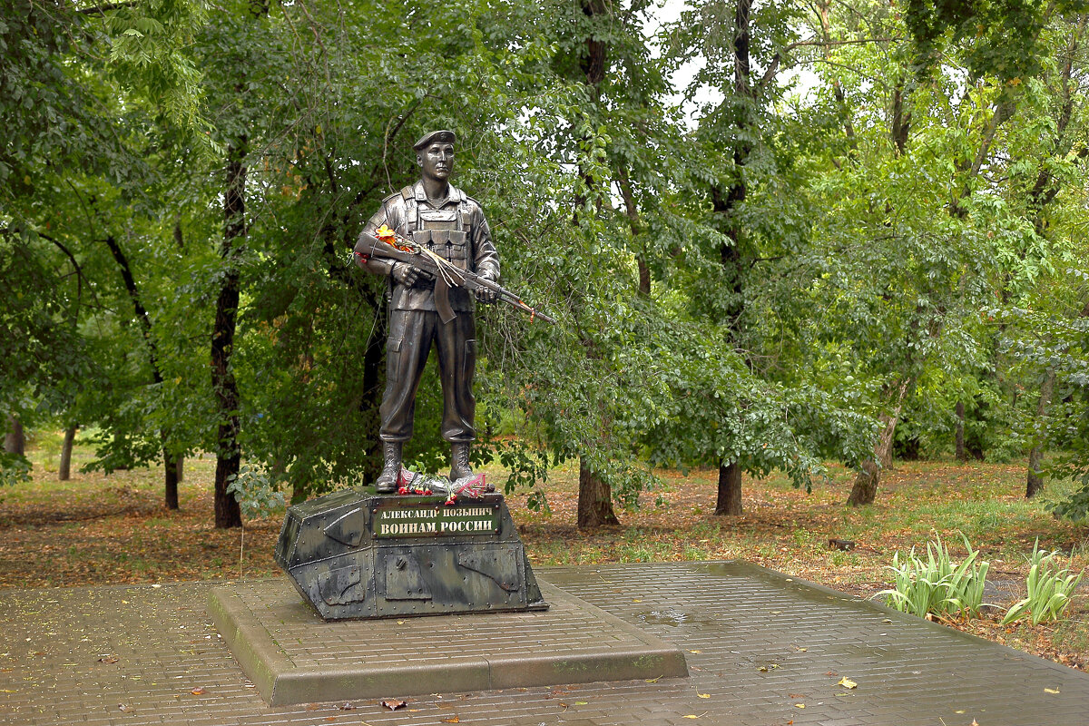 Памятник земляку - Юрий Гайворонский