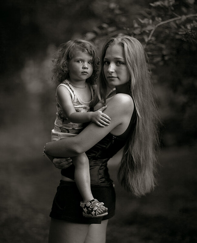 Девушка с ребенком на руках - Тимур Кострома ФотоНиКто Пакельщиков