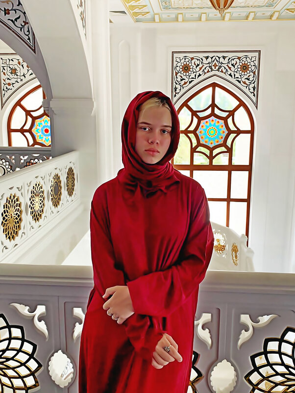 Lady in red. - Vladimir Semenchukov
