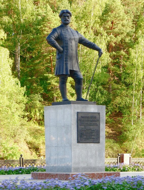 Памятник И.Б. Твердышеву - Вера Щукина