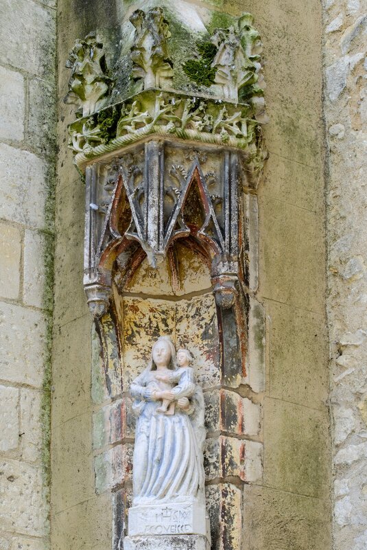 Статуя Девы у Часовни Сен-Бенуа XVI век - Георгий А
